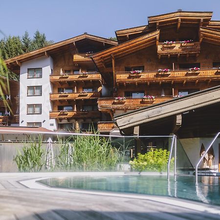 Hotel Die Sonne Saalbach-Hinterglemm Bagian luar foto