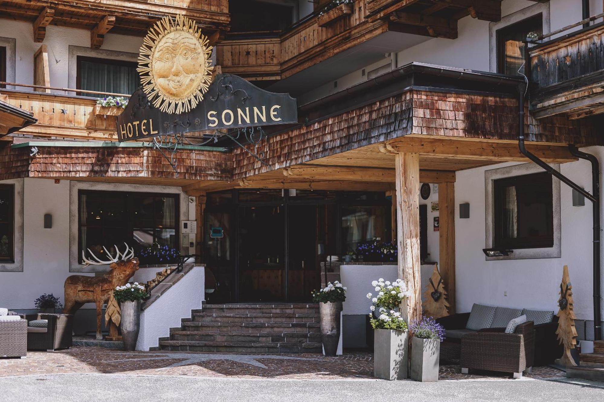 Hotel Die Sonne Saalbach-Hinterglemm Bagian luar foto